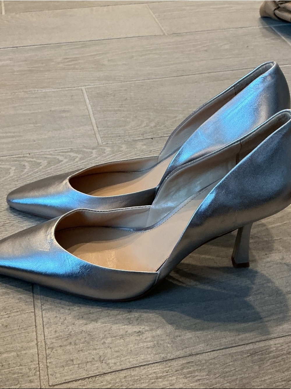 Vince Camuto Karala Metallic SilverLeather  Pointed-Toe Pumps Women’s S 11M - Picture 2 of 5
